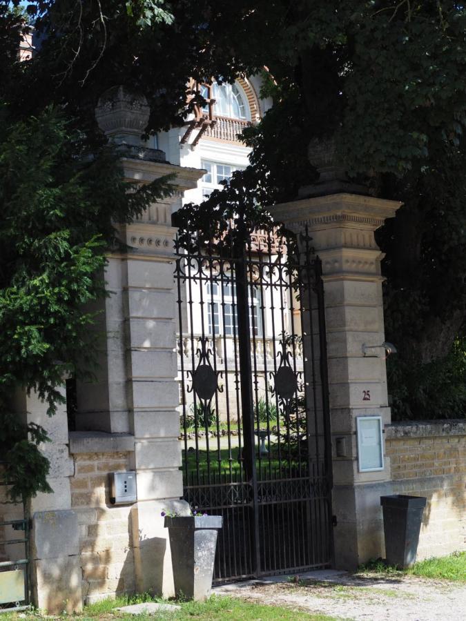 Charming Cottage In Chateau Les Roches Gardens Mont-Saint-Jean  Exterior foto
